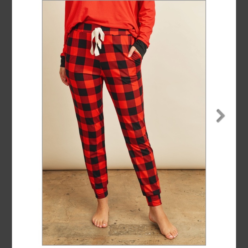 Red & black plaid pajamas top + jogger set - Picture 7 of 8